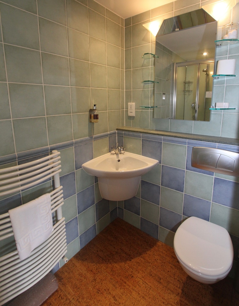 Ashfield House 18/66