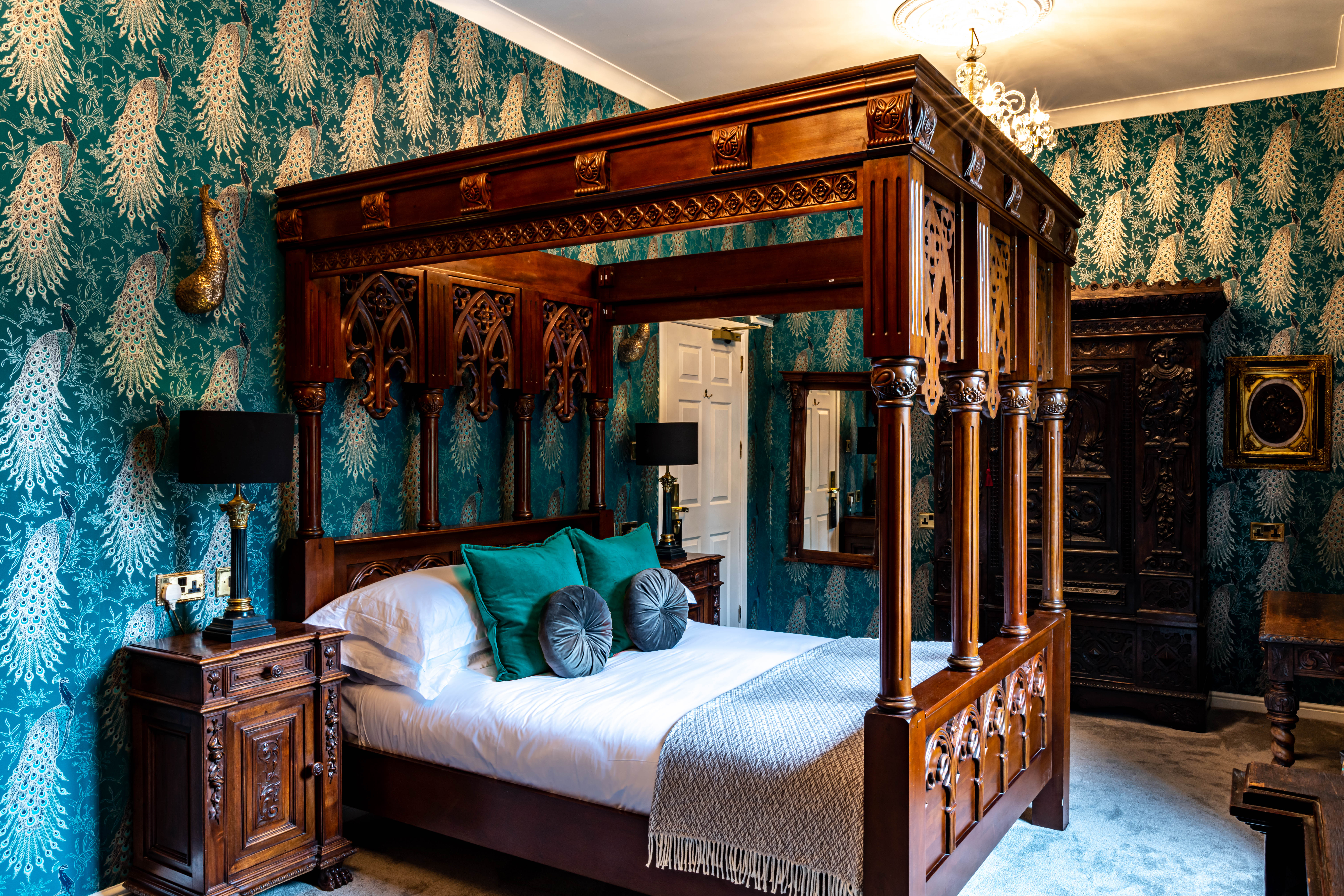 Four Poster
