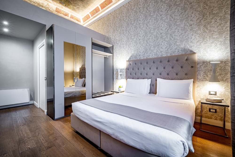 SUPERIOR, DOUBLE OR TWIN BED