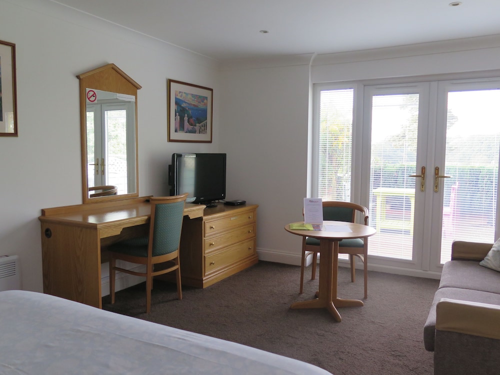 Gosfield Lake Resort 25/50