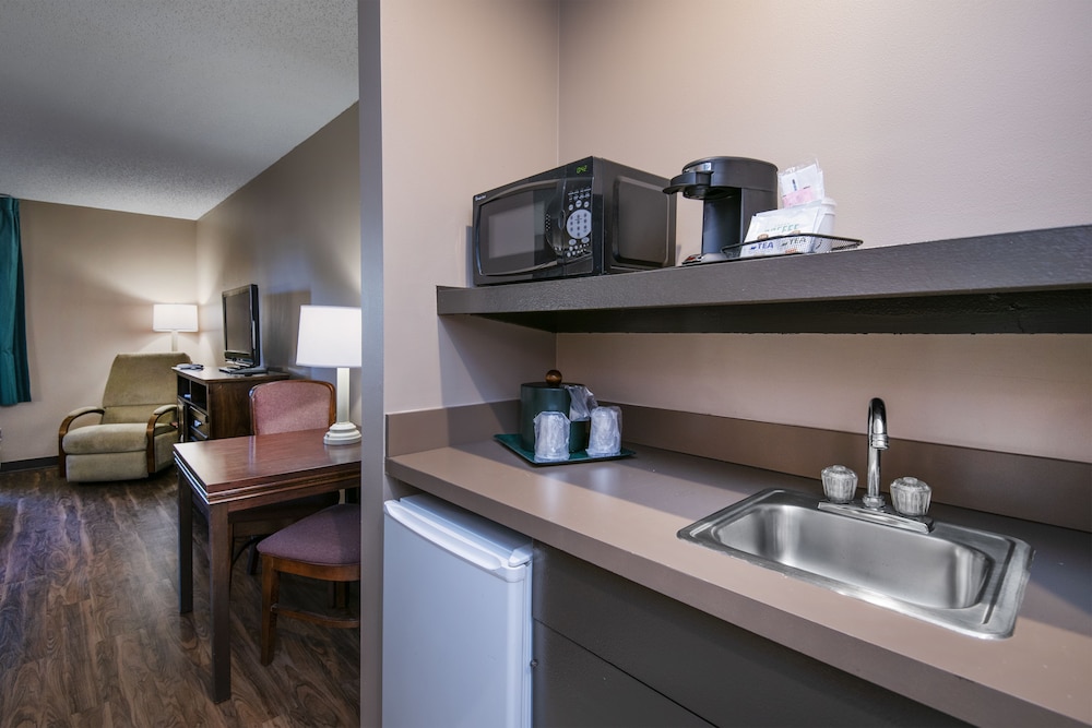 Guest Inn and Suites Midtown Medical Center 34/38