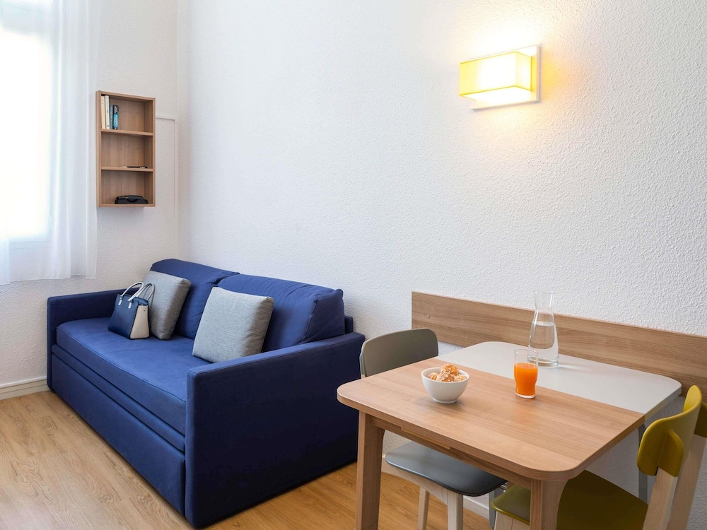 Adagio Access La Defense Place Charras 30/50