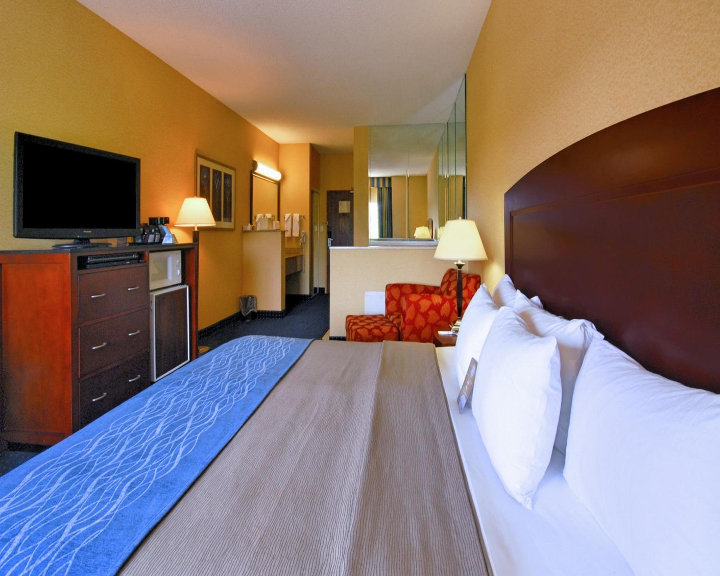 جناح بسرير كوين، Comfort Inn and Suites North East, MD 3/6
