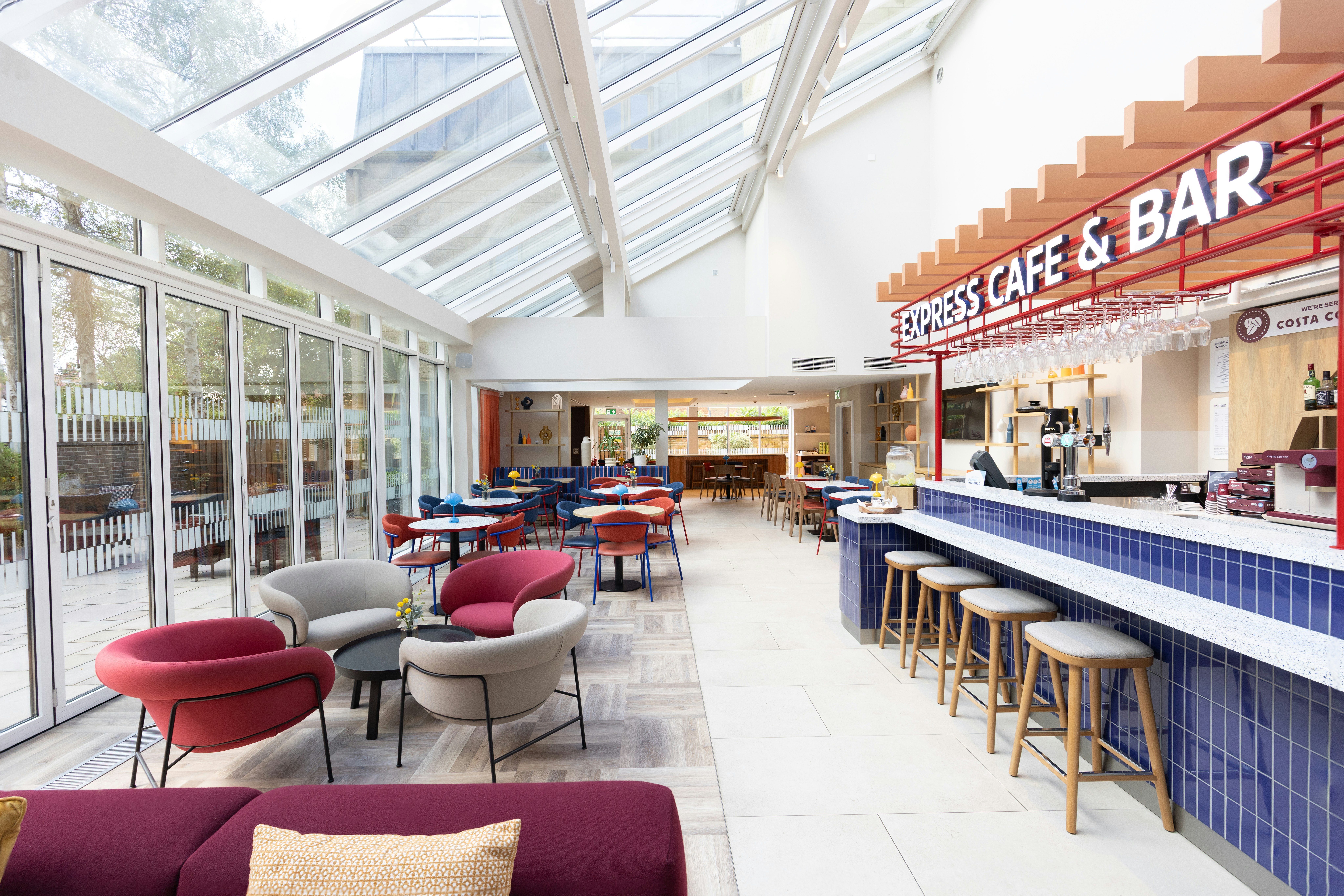 Holiday Inn Express Windsor 43/74