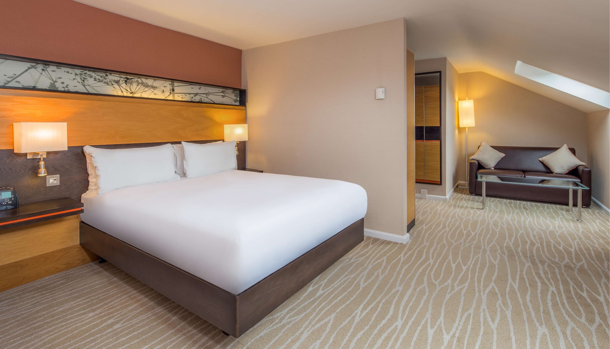 DELUXE, KING BED