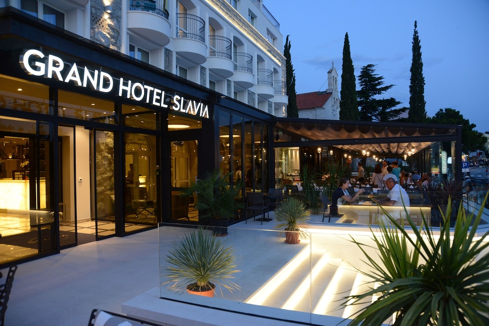 Grand Hotel Slavia in BASKA VODA
