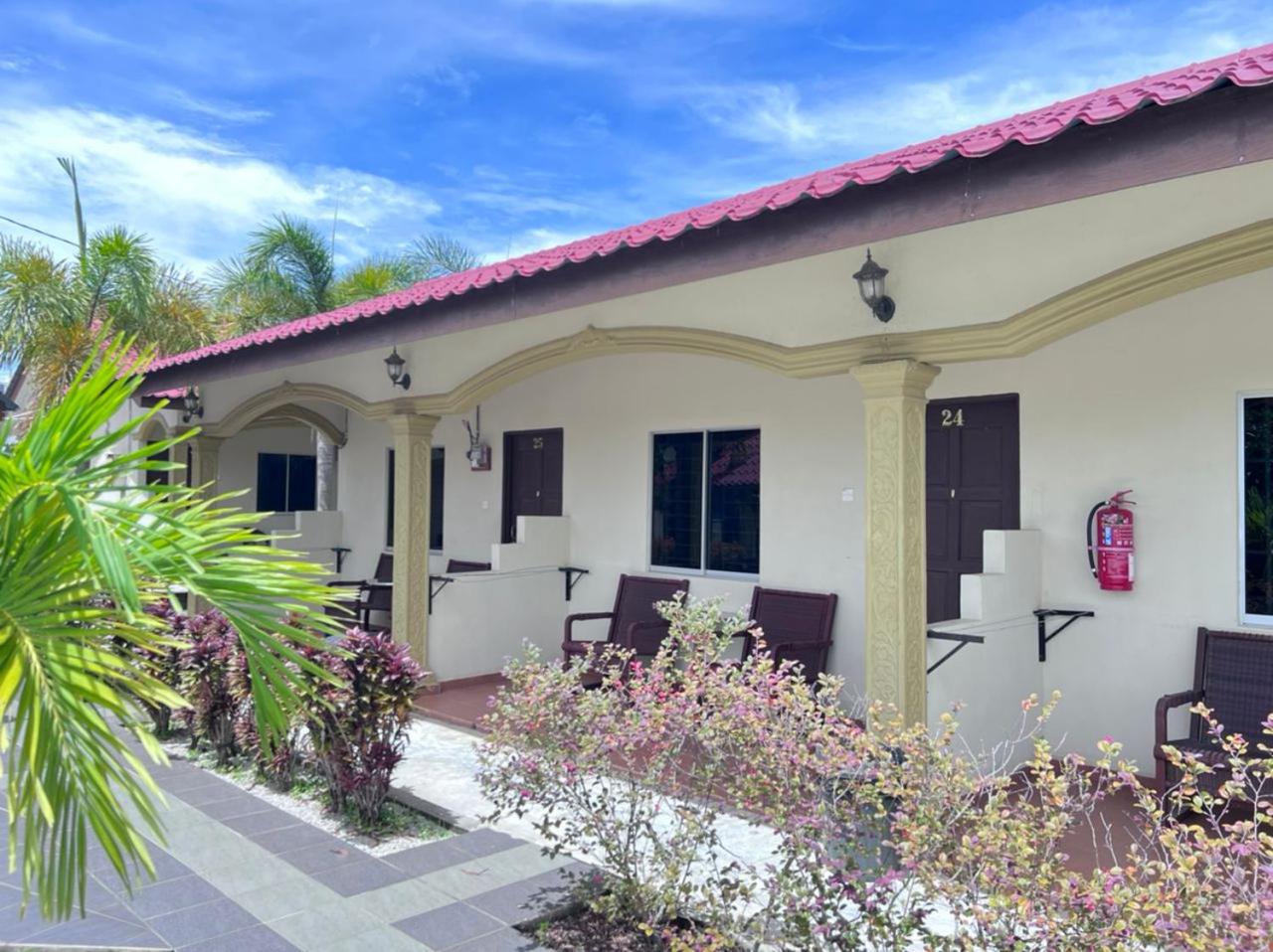 Dhania Motel 1/41