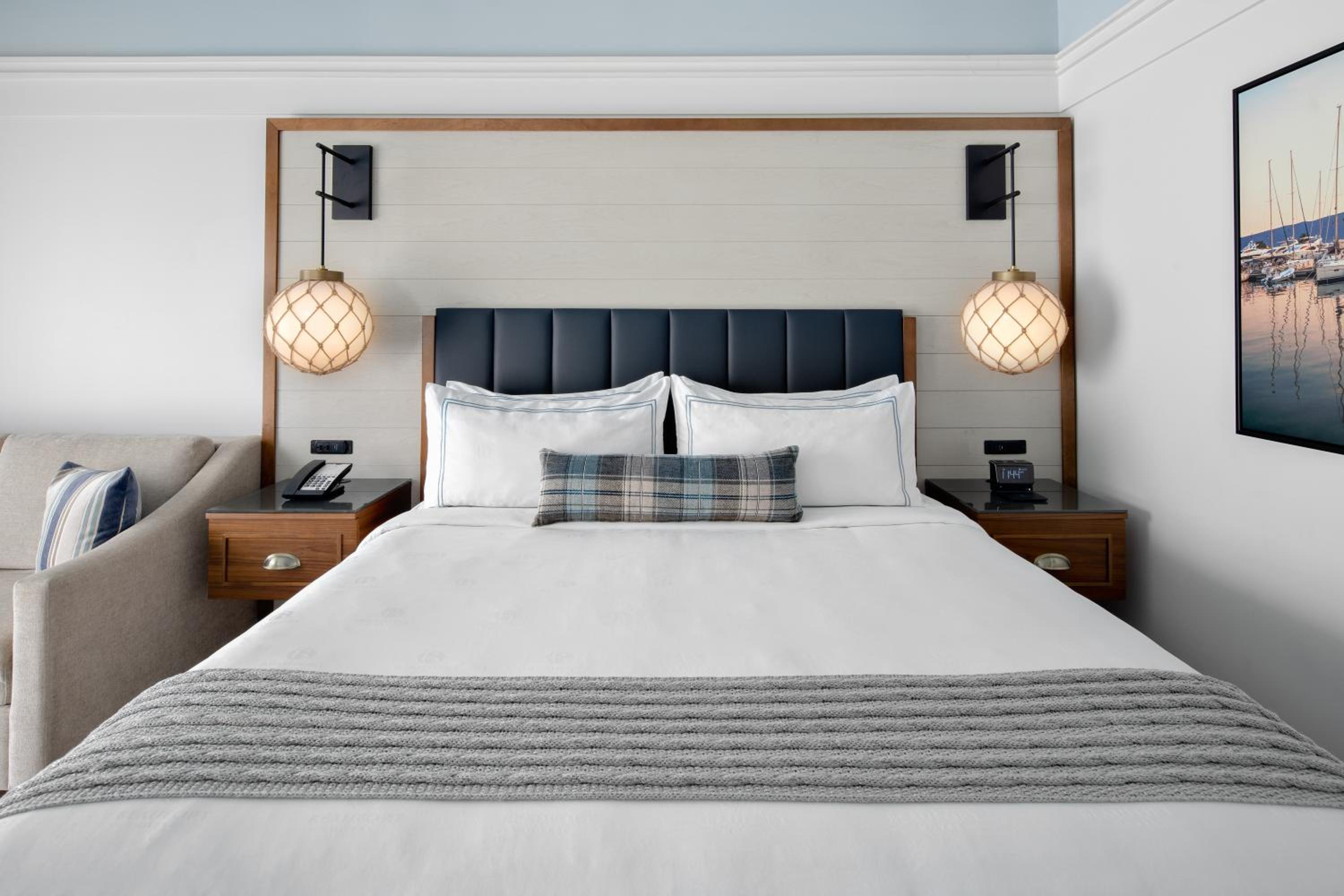 Room, King Bed, Urban View, Accessible