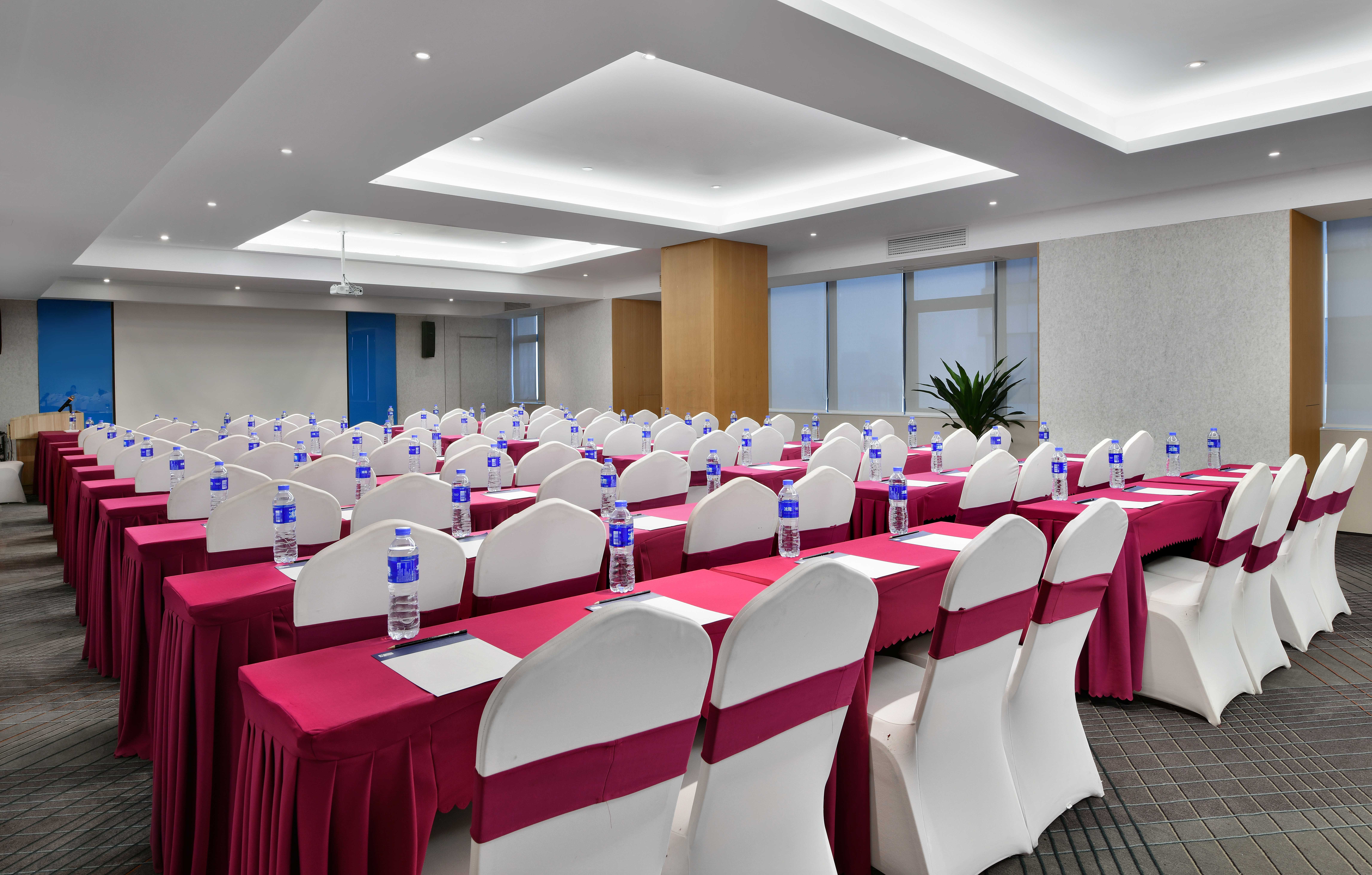 Holiday Inn Express Chengdu North Railway Station 59/68