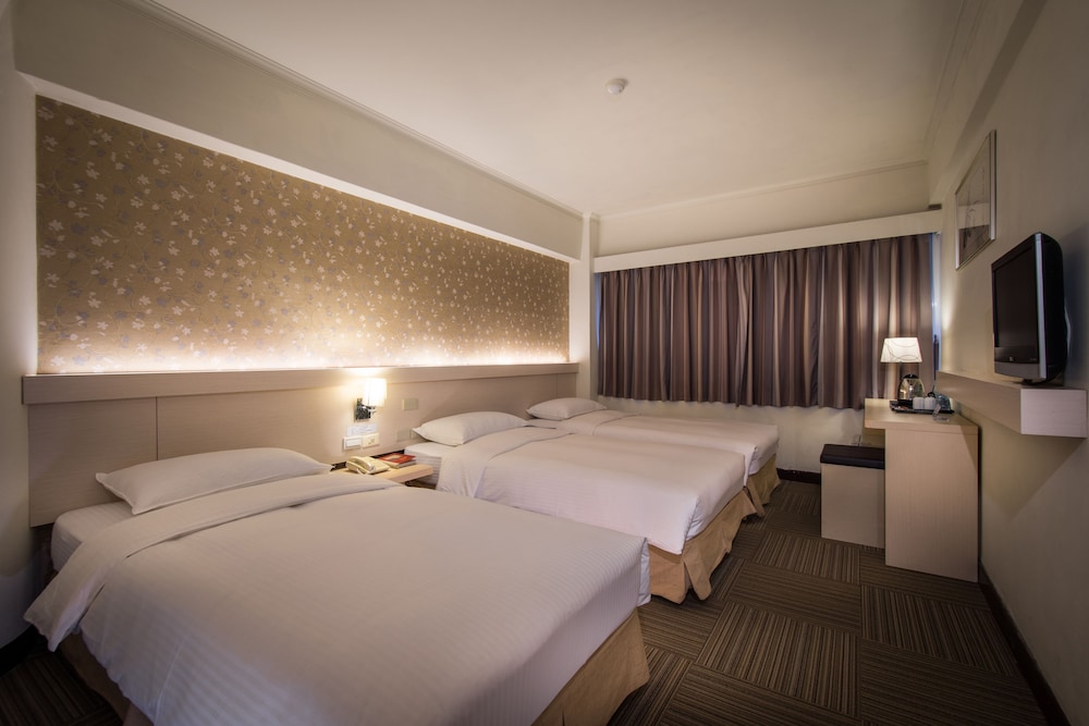 Green World New World Hotel 13/40