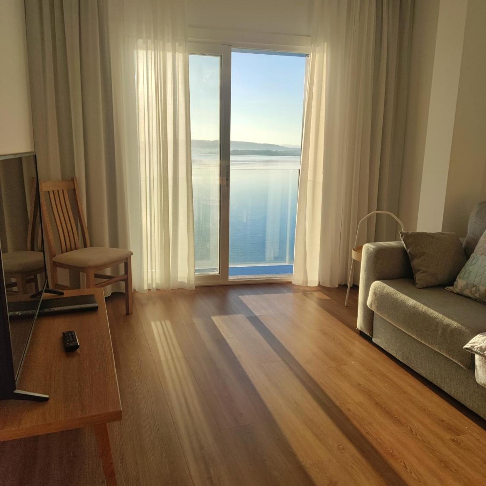 APARTAMENTOS LA TOJA 7/30