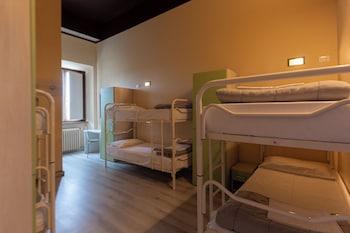FEMALE DORM, FEMALE ONLY, SUPERIOR, 10 PEOPLE