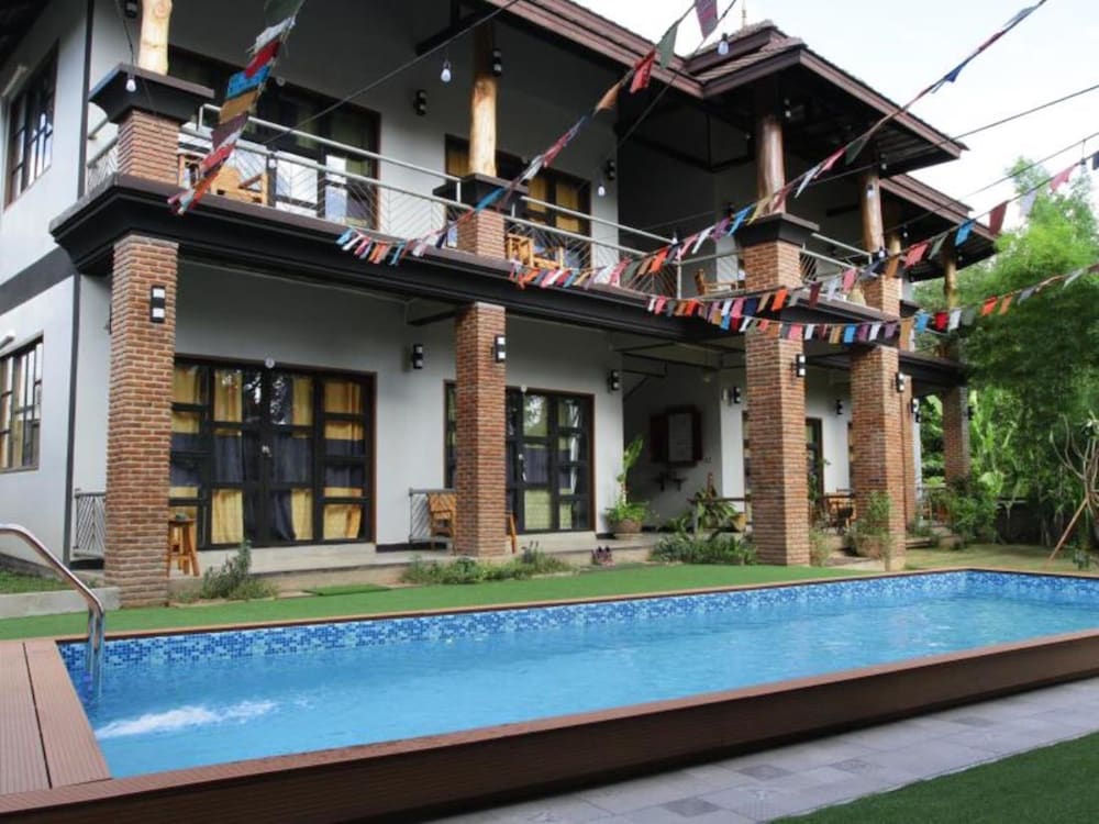 Above The Sea Guesthouse 5/50