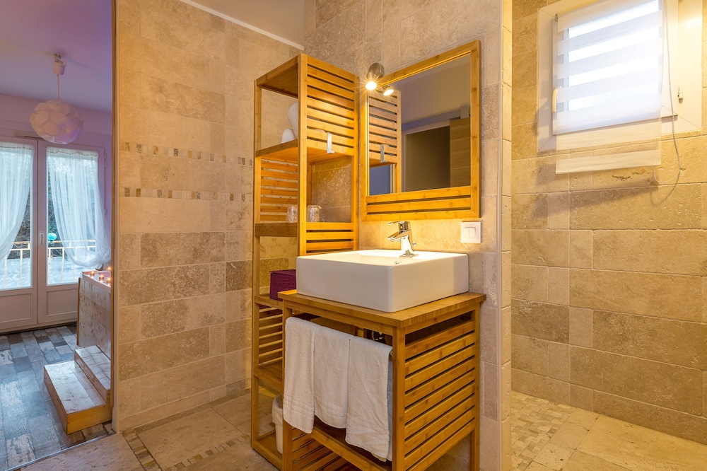 Hotel the Originals Martigues Clair 50/50