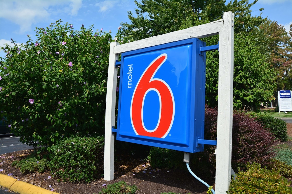 Motel6 Wethersfield, CT - Hartford 46/66
