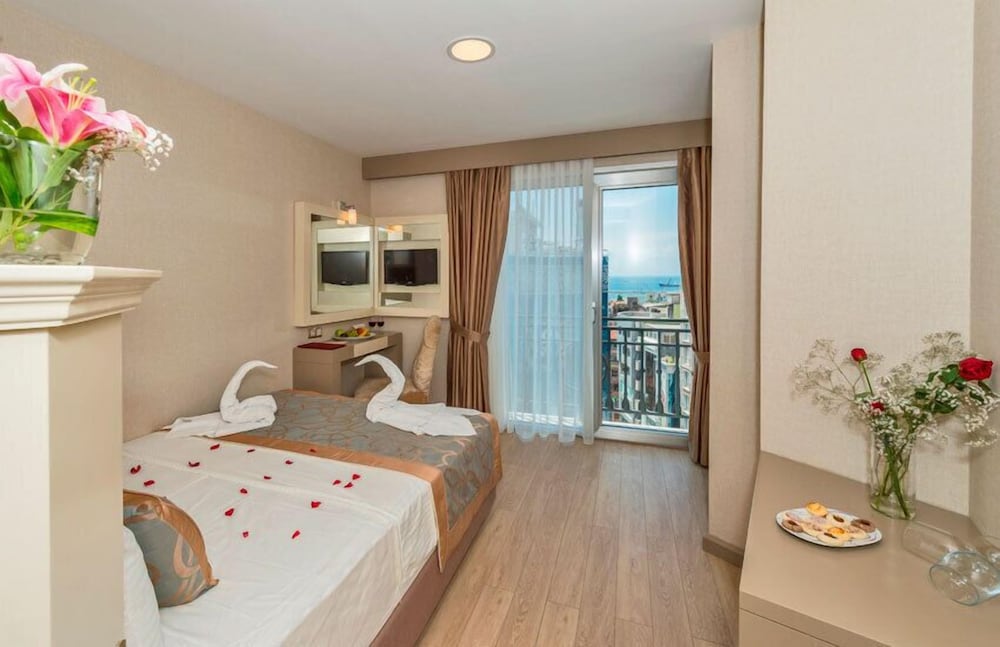Marcello Hotel 40/65