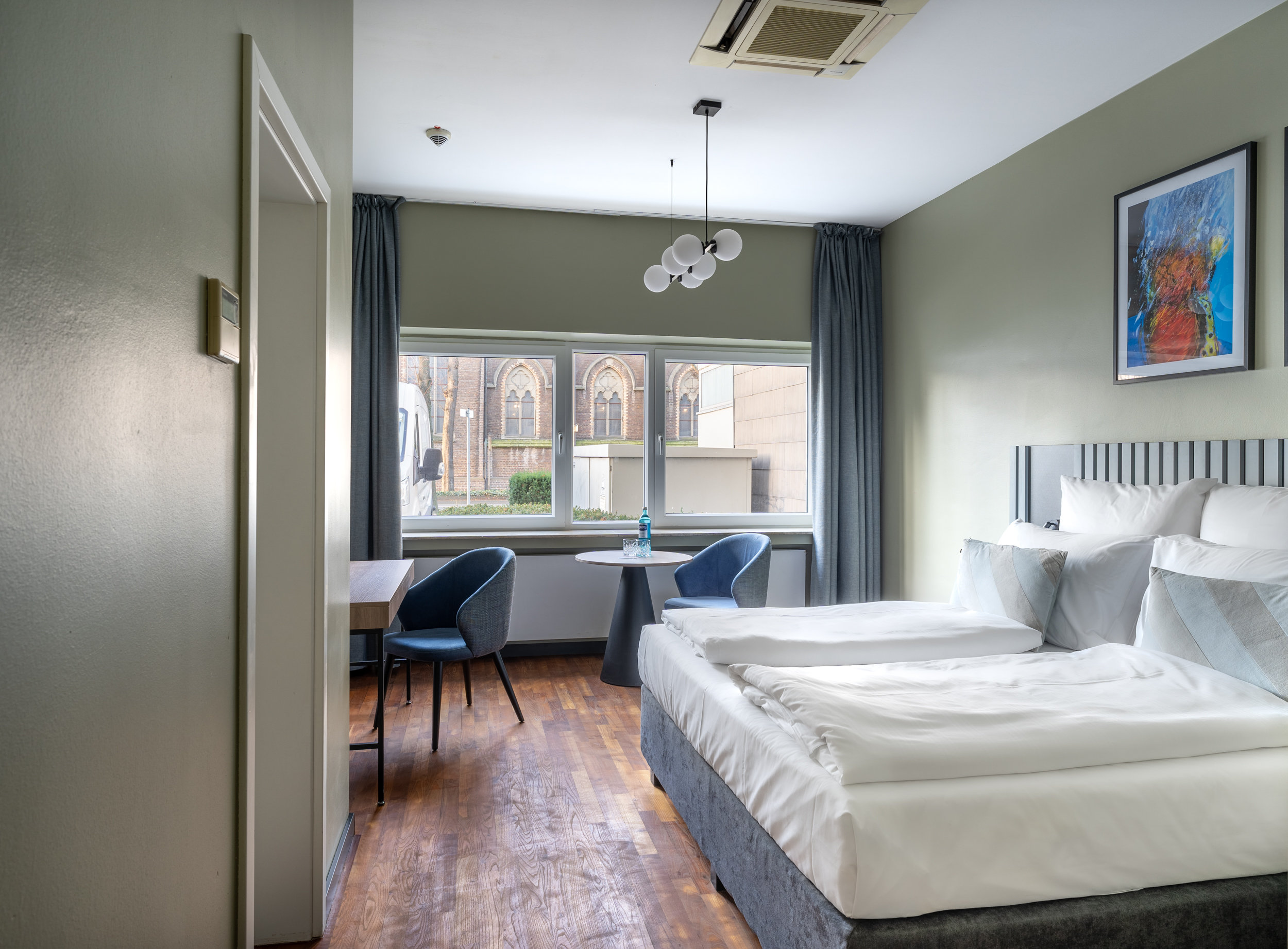 Medium, Studio, Kitchenette