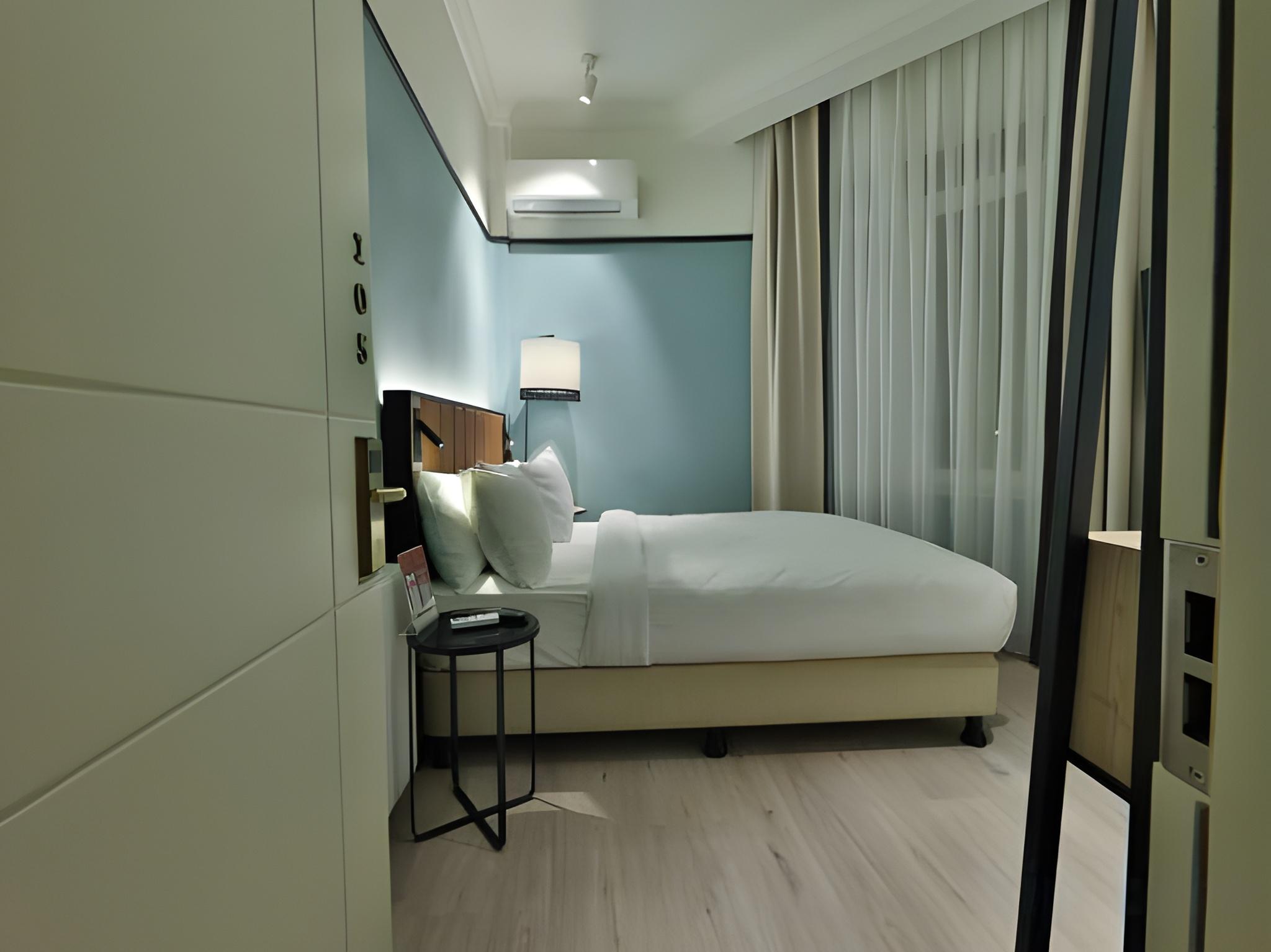 Room, Queen Bed