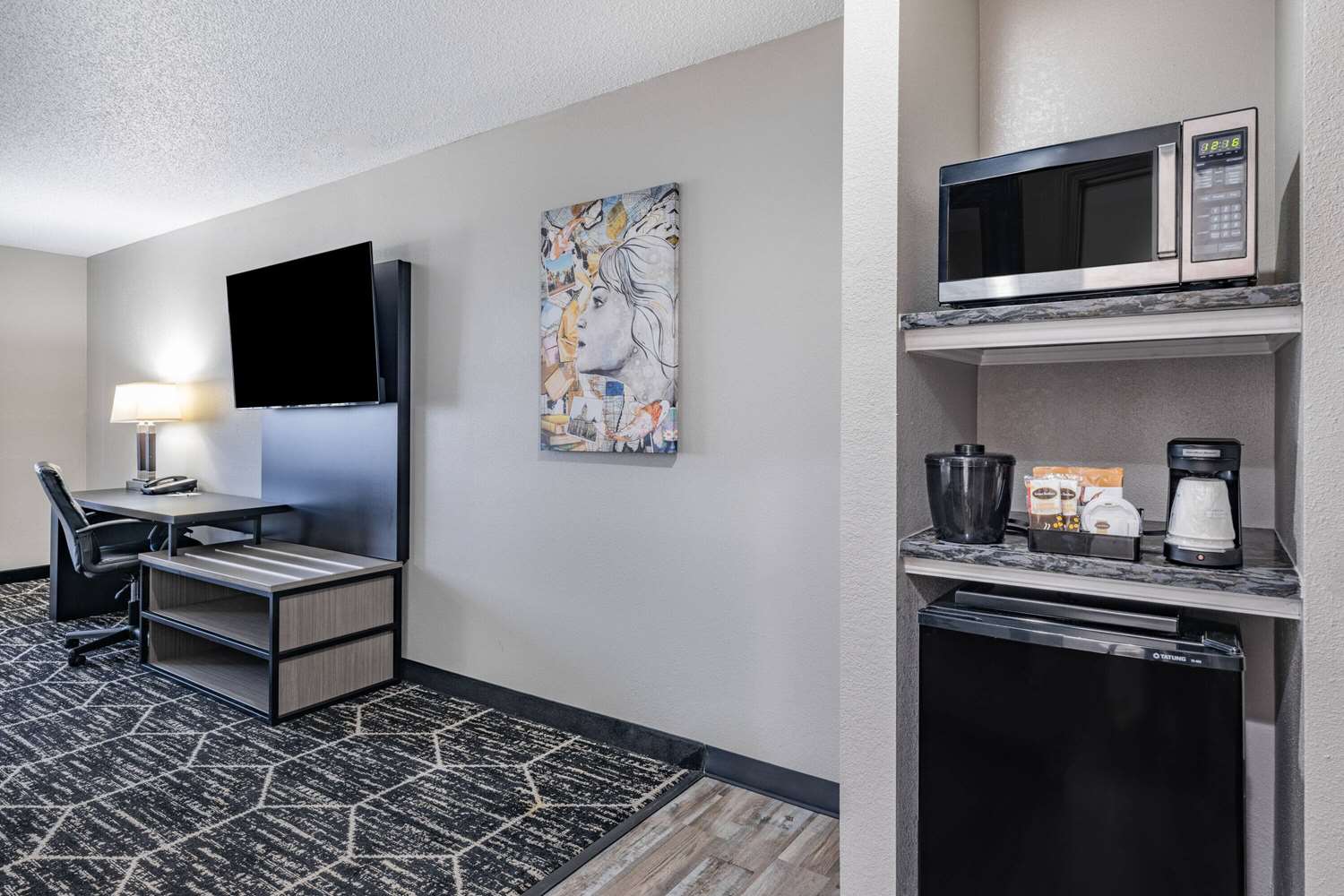 La Quinta Inn & Suites by Wyndham Evansville 37/43