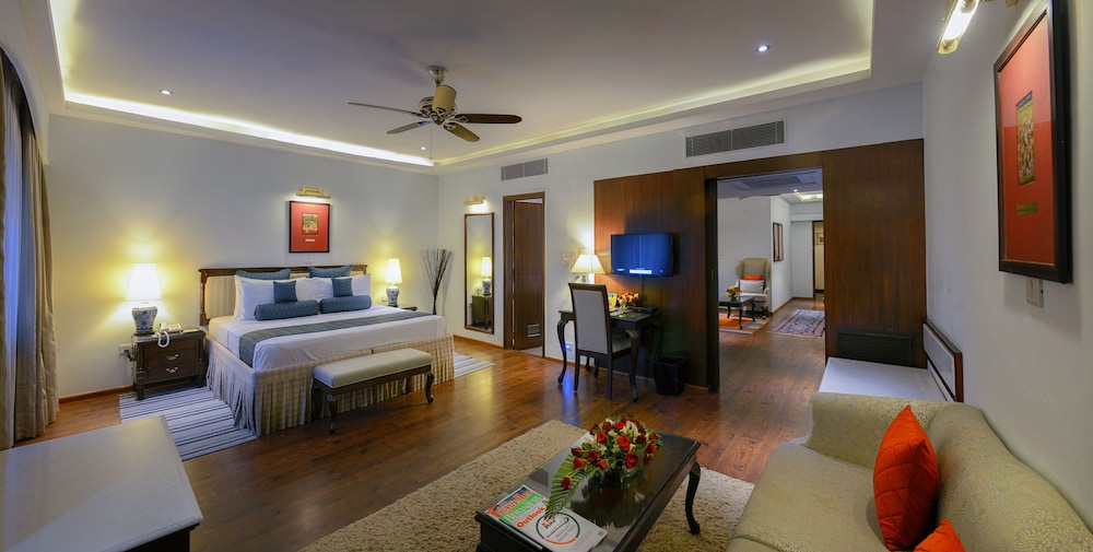Clarks Hotel 34/50