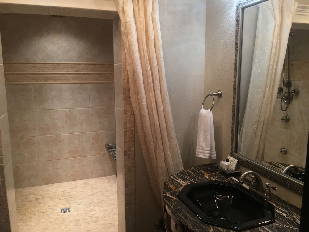 Windsor, Suite, King Bed