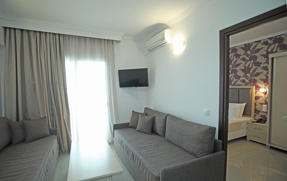 Naias Beach Hotel 21/43