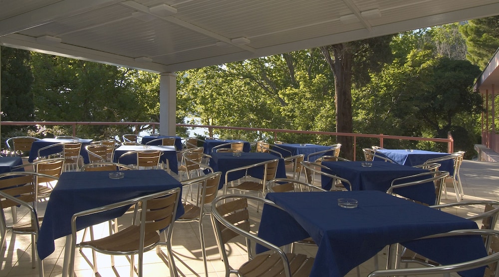 BRZET HOTEL OMIS 25/50