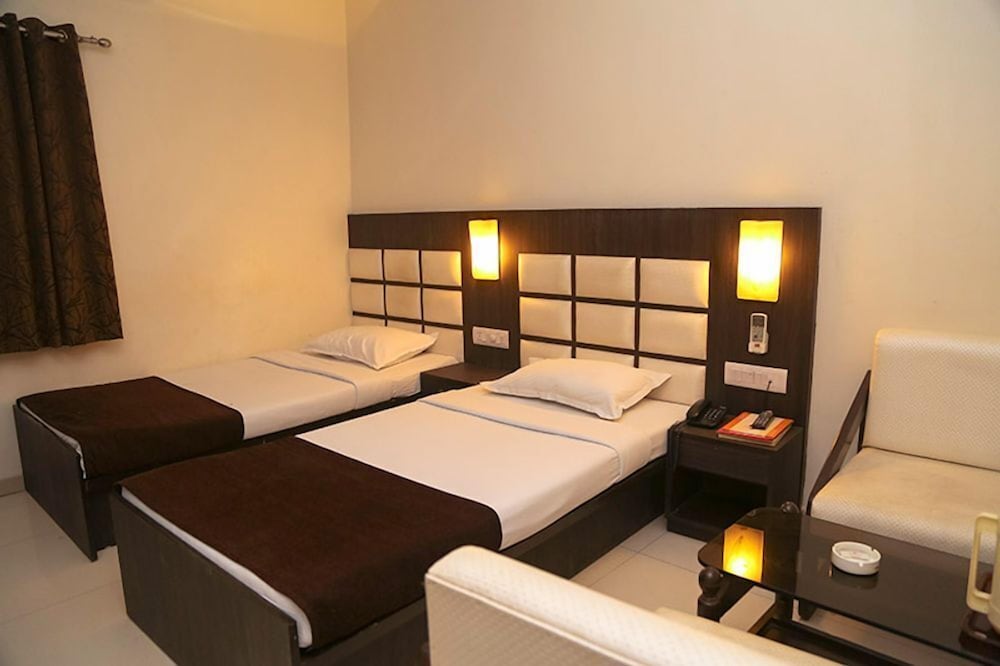 Oyo 2351 Hotel Golden Plaza 12/24