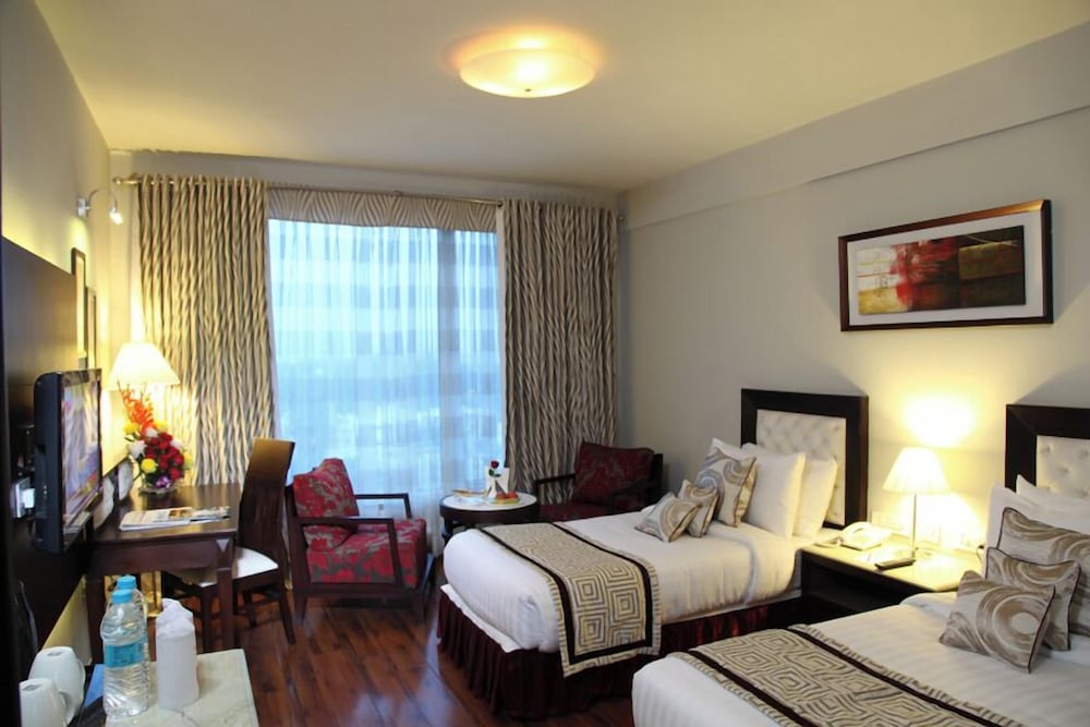 DELUXE, TWIN BEDS