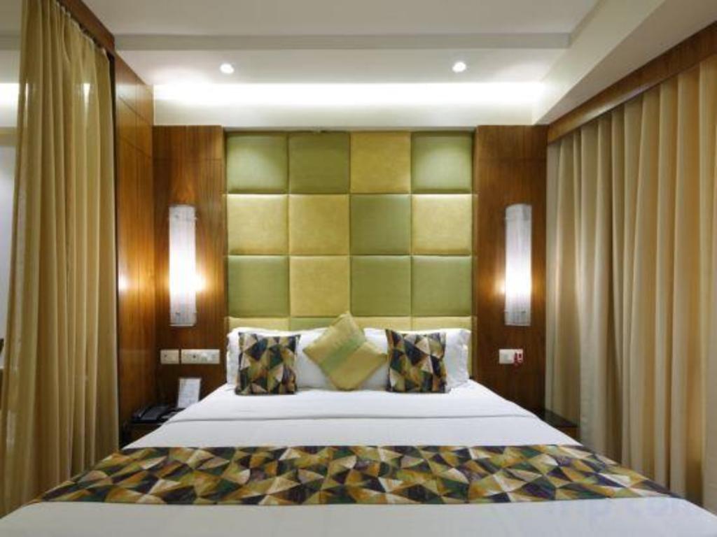 HOTEL ACCOLADE 20/28