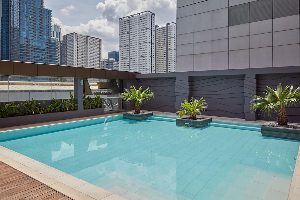F1 Hotel Manila BGC 64/65