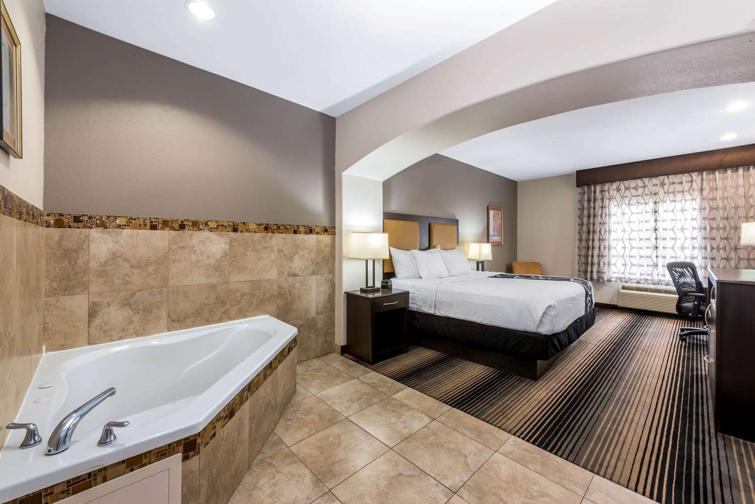 La Quinta Inn & Suites by Wyndham Orange 55/56