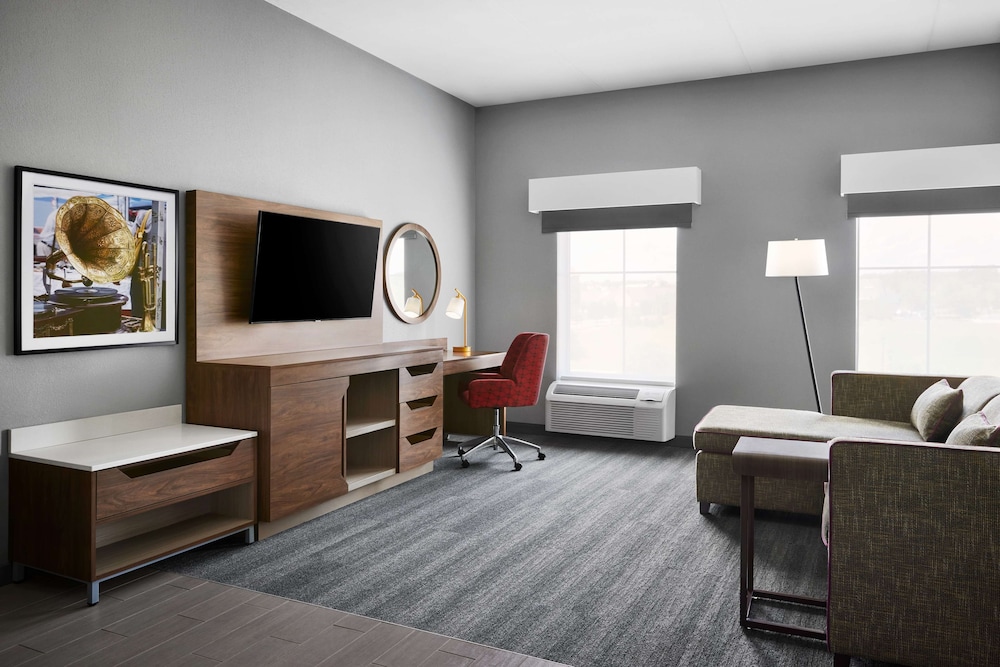 Hampton Inn and Suites Charlotte Steele Creek Road 10/35