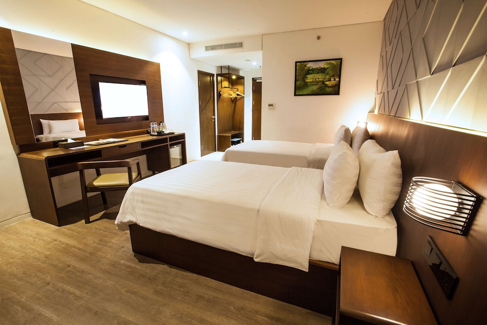 Golden Tulip Pontianak 24/64