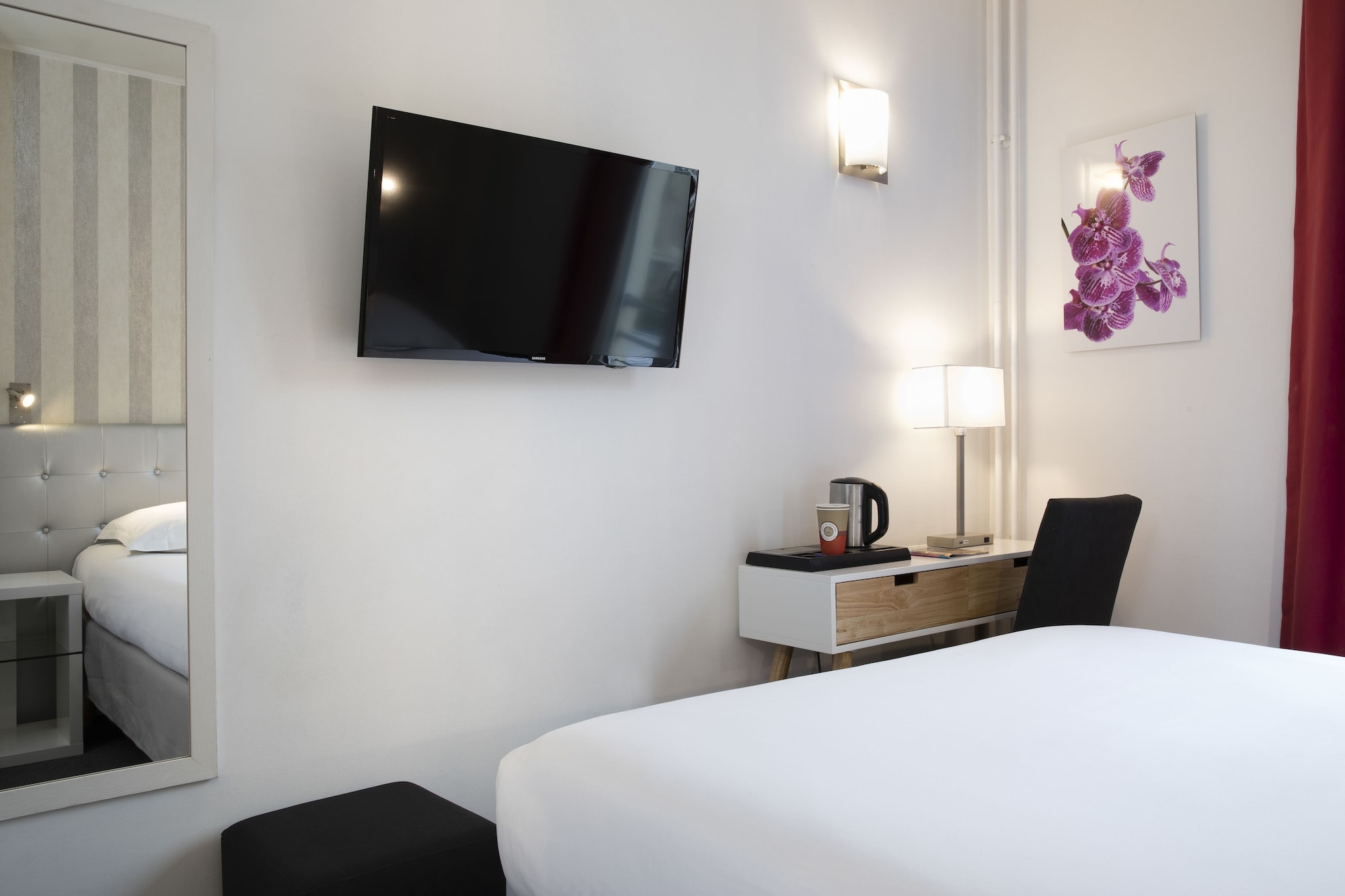 ROOM, SINGLE
