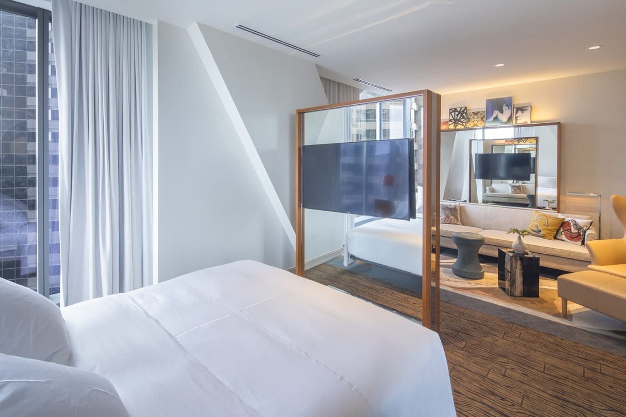 JUNIOR SUITE, KING BED, CITY VIEW