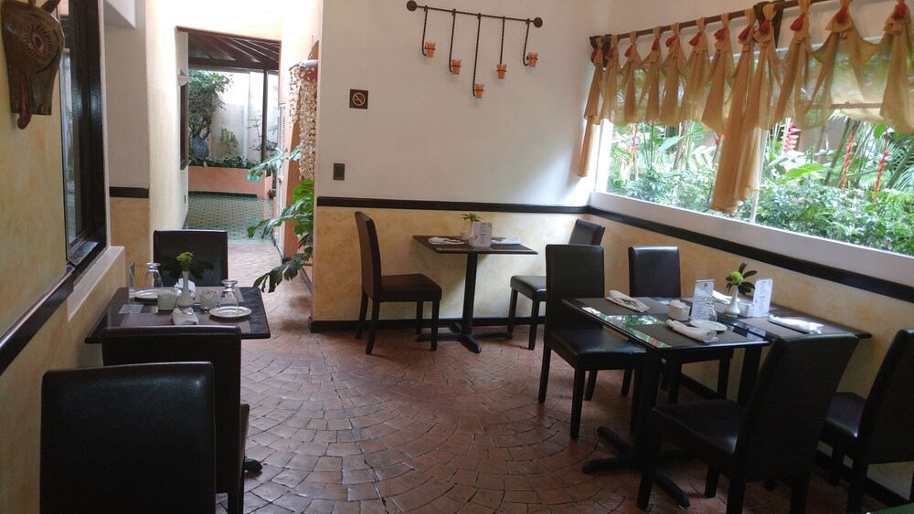 Hotel Ciudad Vieja 33/47