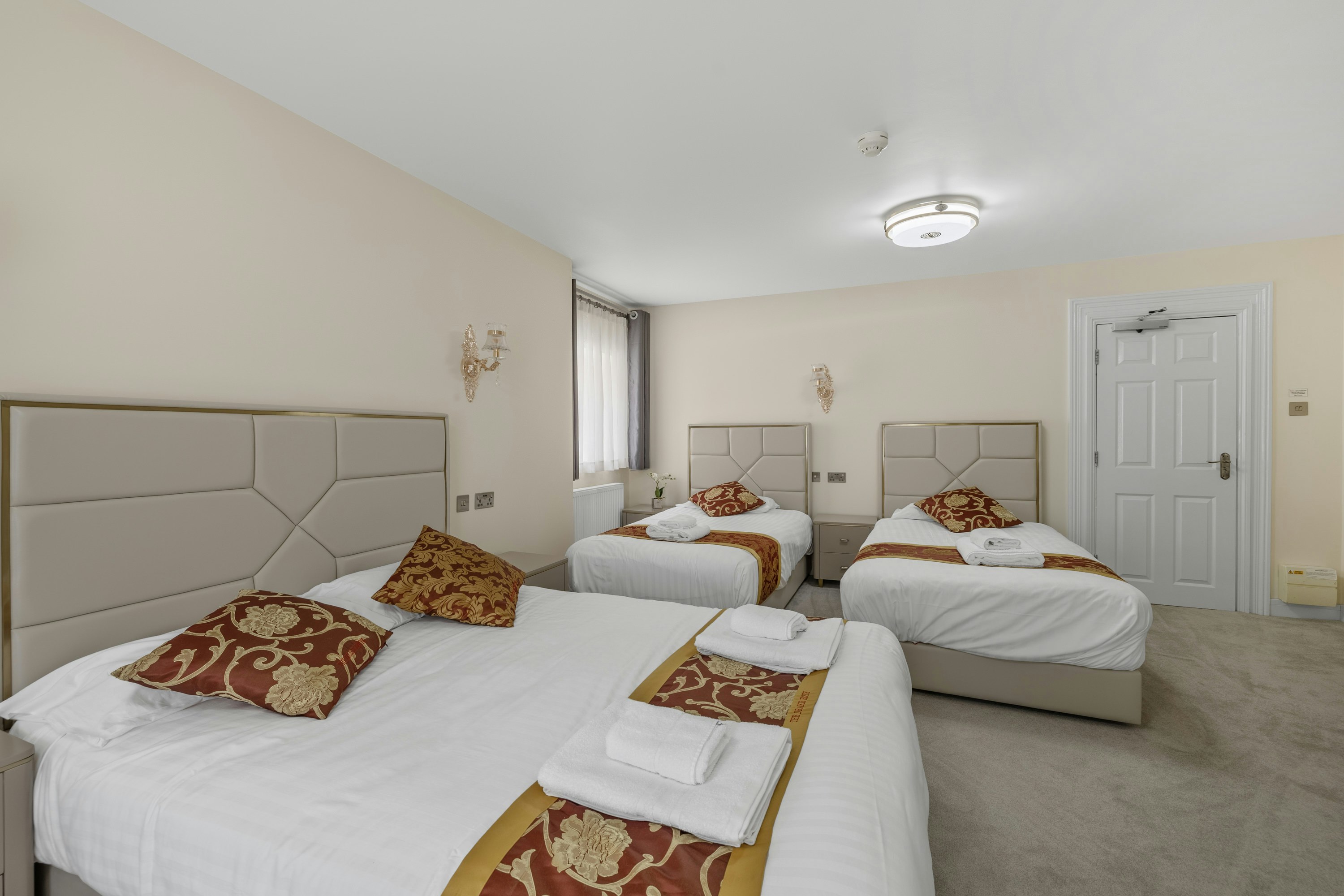 The Drake Hotel Plymouth 12/48