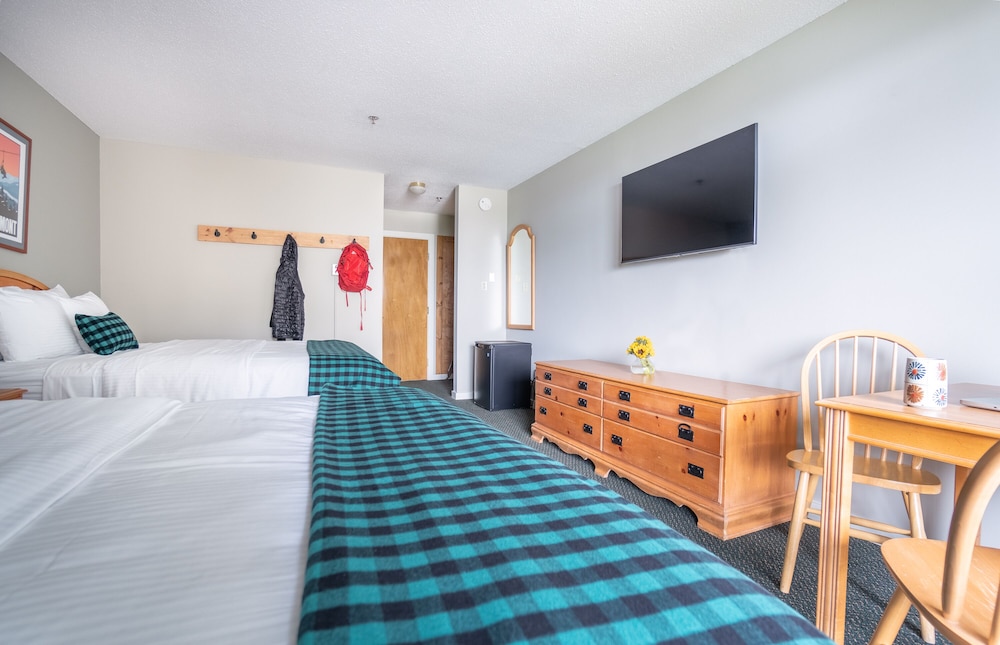 Room, 2 Queen Beds, Village View, Balcony
