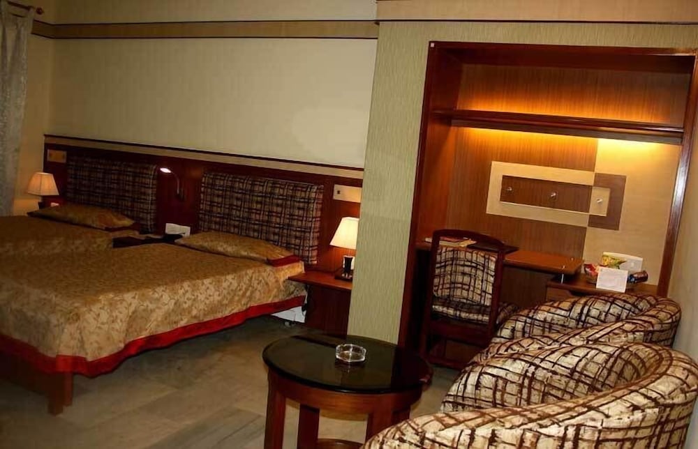 Pallavi International Hotel 11/25