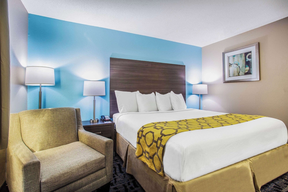 Baymont By Wyndham Joliet 9/50