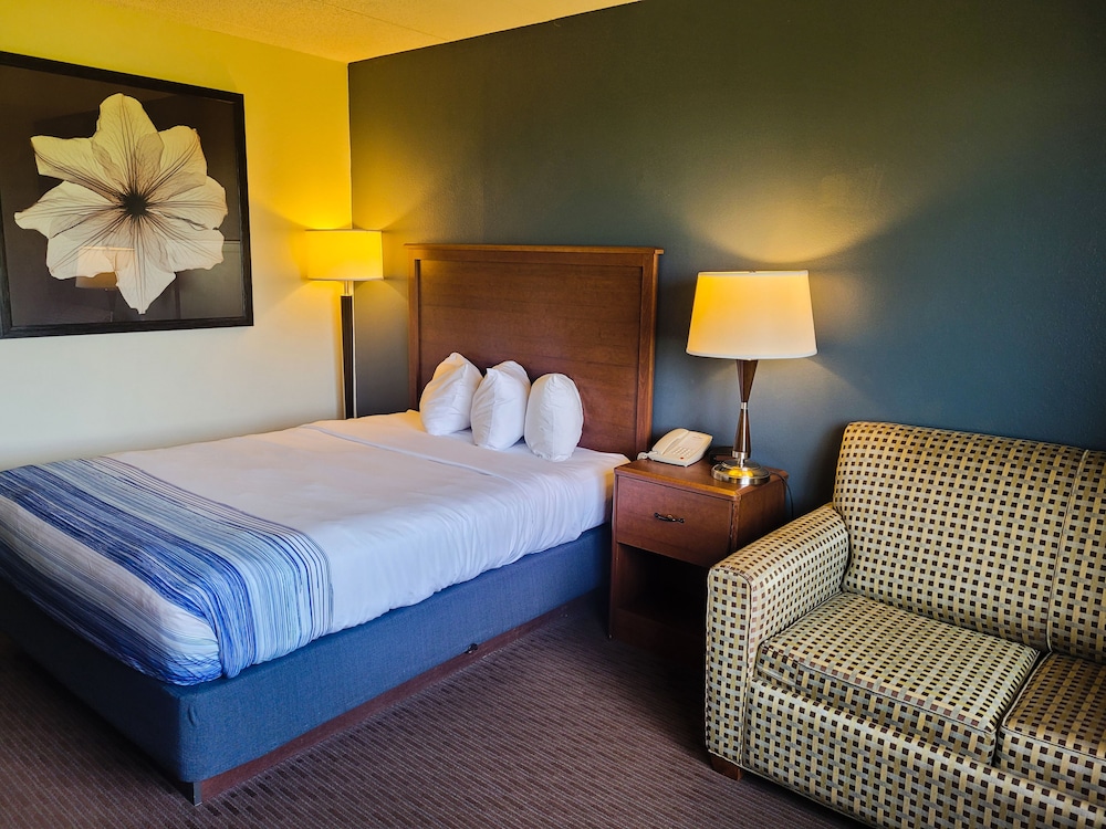 AmericInn by Wyndham Spencer 13/36