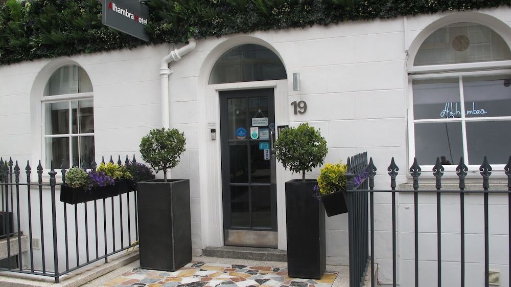 Alhambra Hotel 2/50