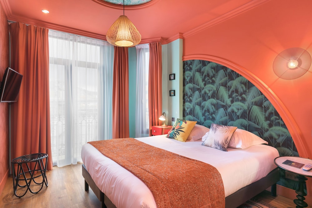 SUPERIOR, DOUBLE BED