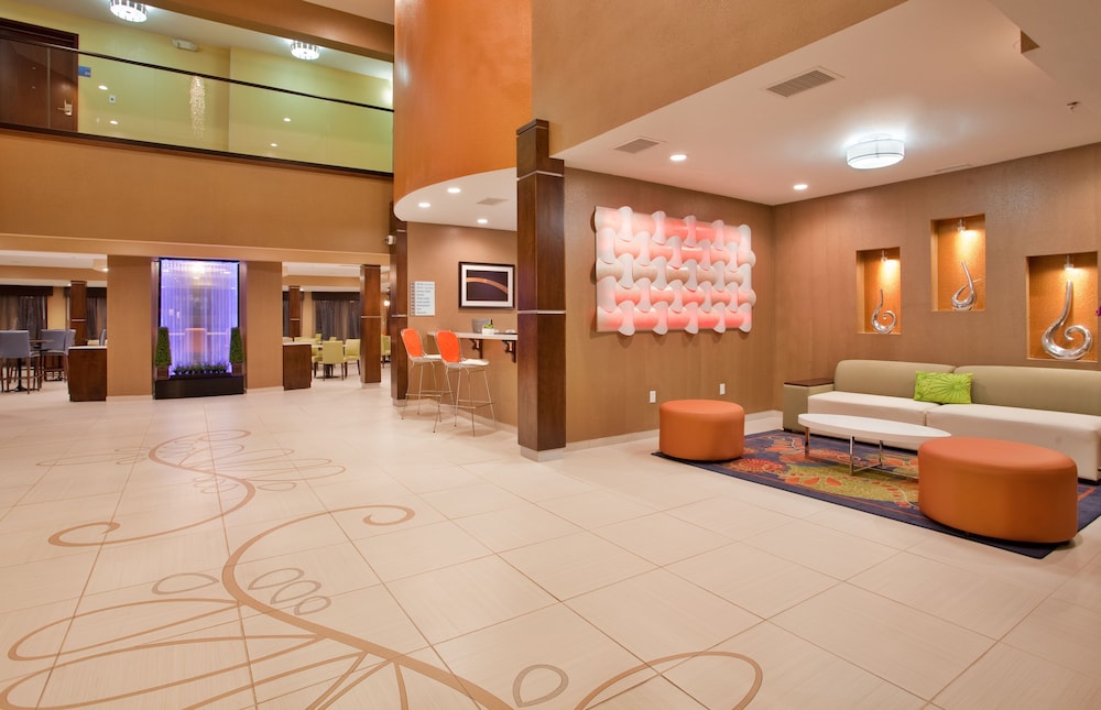 Holiday Inn Express Suites St Louis Airport 15/58