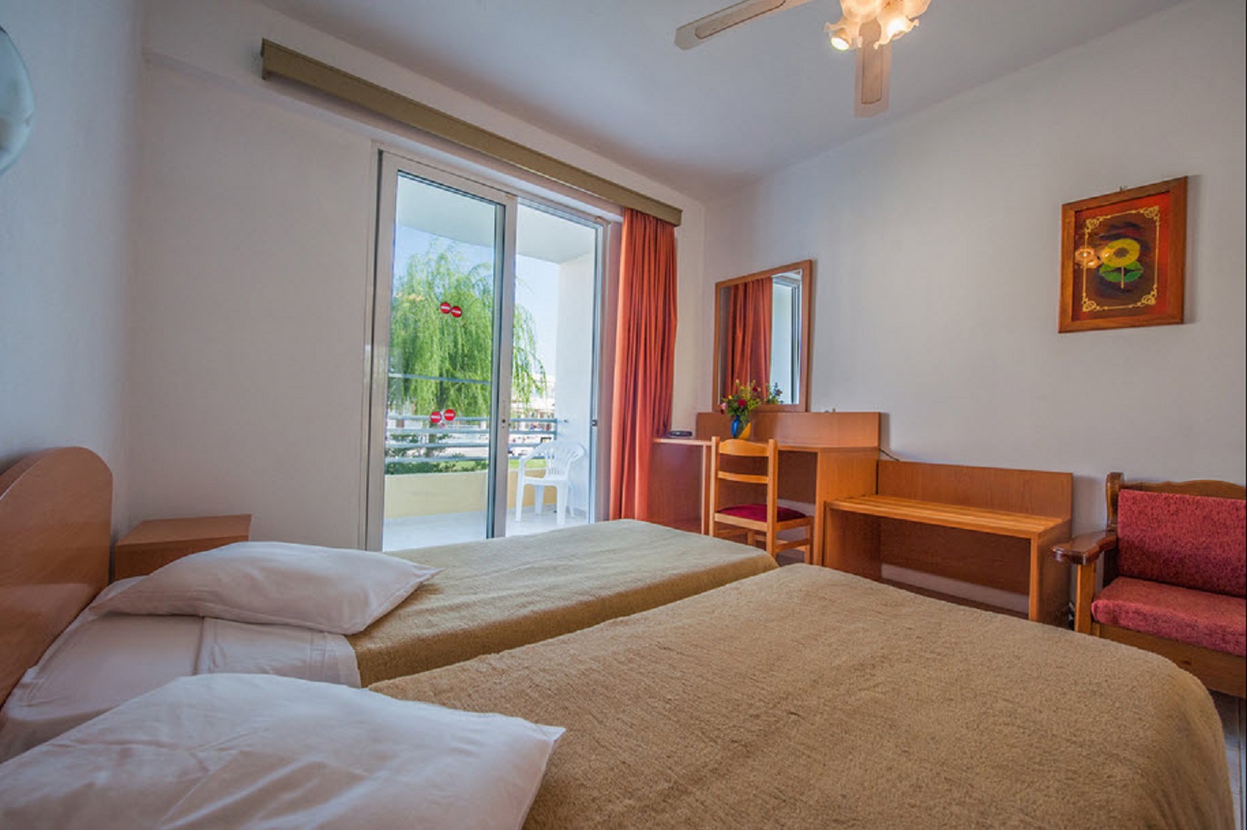 Aegean Bay Hotel 35/76