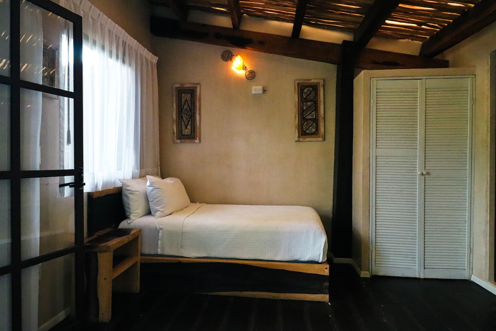 Junior Suite, 1 Double and 1 Single Bed, Pool View, Villa Las Estrellas 2/6