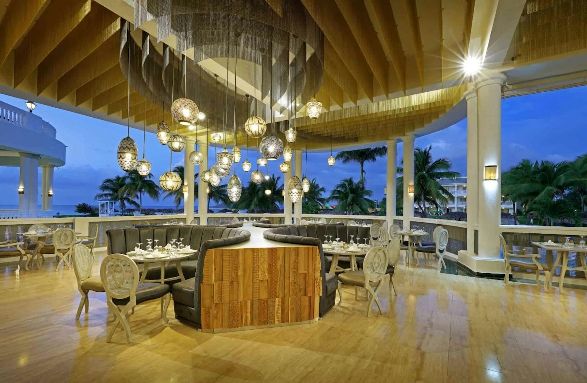 Grand Palladium Lady Hamilton Resort and Spa 35/42