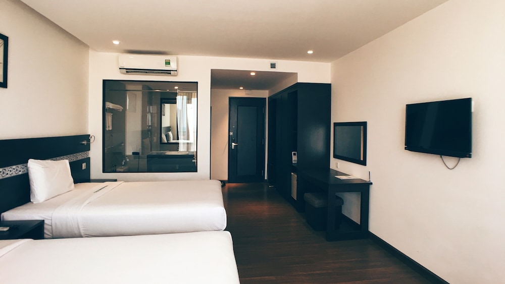 Sea Garden Hotel 18/65