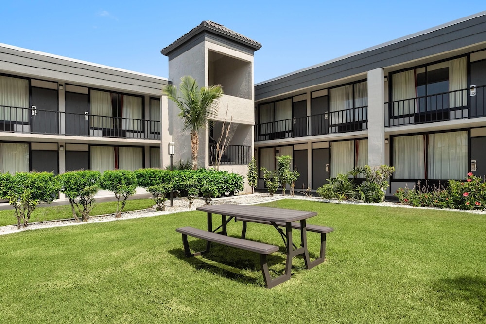 Ramada by Wyndham Cocoa 54/59